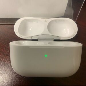 Apple AirPod White Wireless Earbuds Charging Case Pro 2nd Gen Model A2700